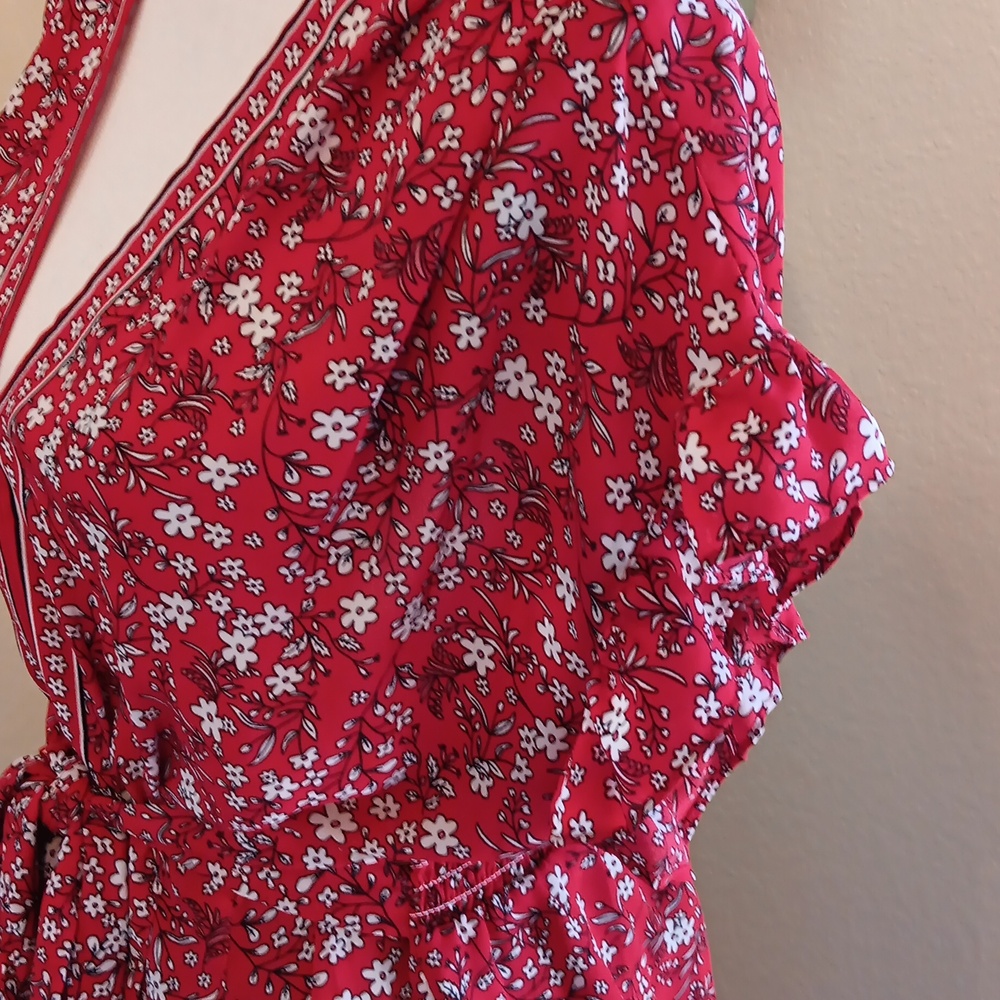Max Studio Red Floral V-Neck Tie-Waist Blouse - Picture 5 of 15